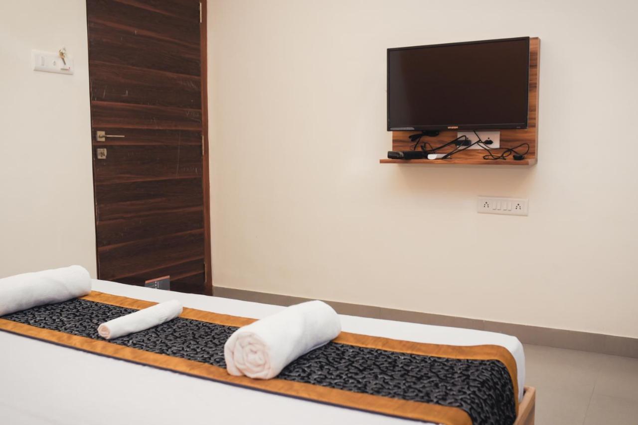 Lotus Hotel Nagaon Beach Alibaug Exterior photo